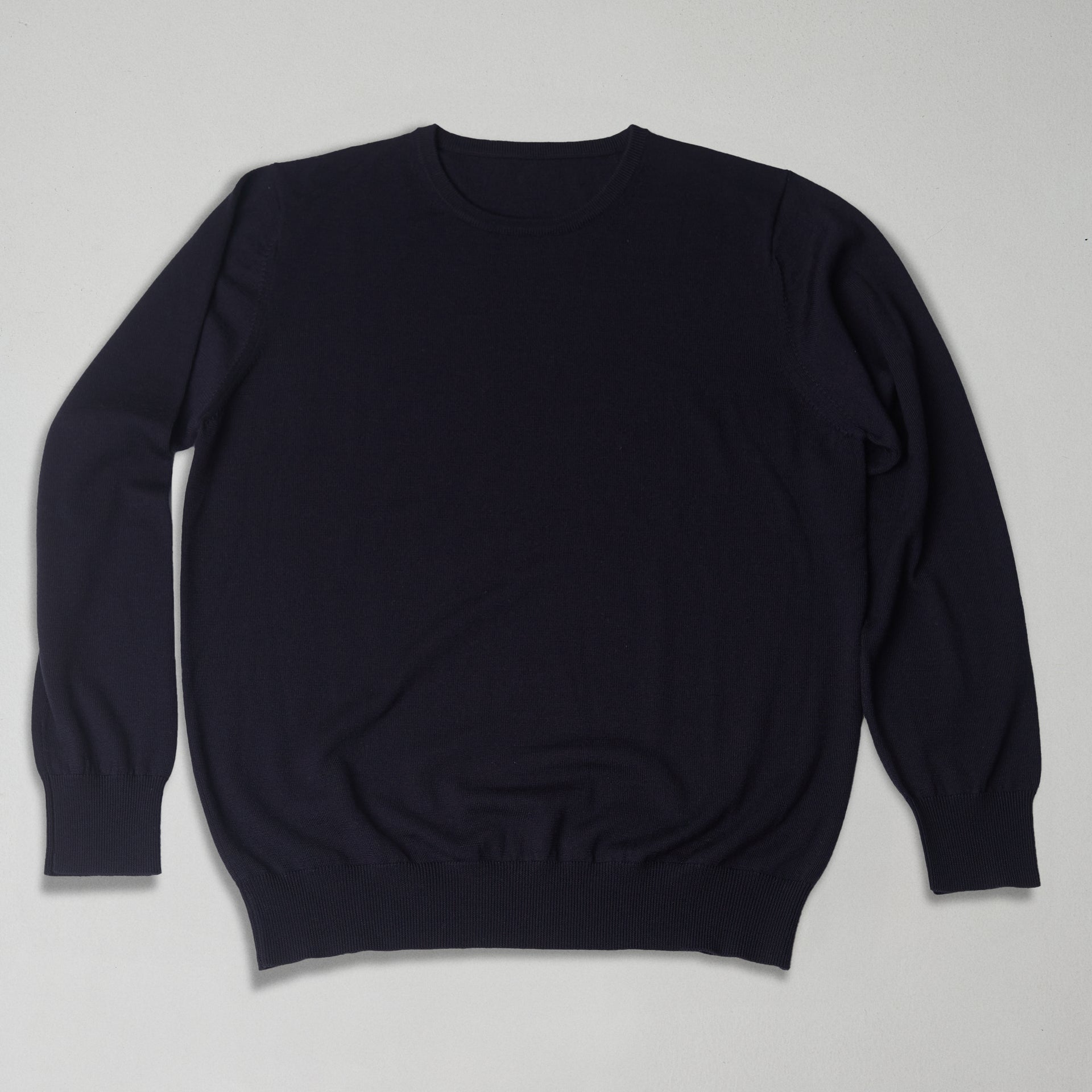Navy Crewneck – PIROUNIS